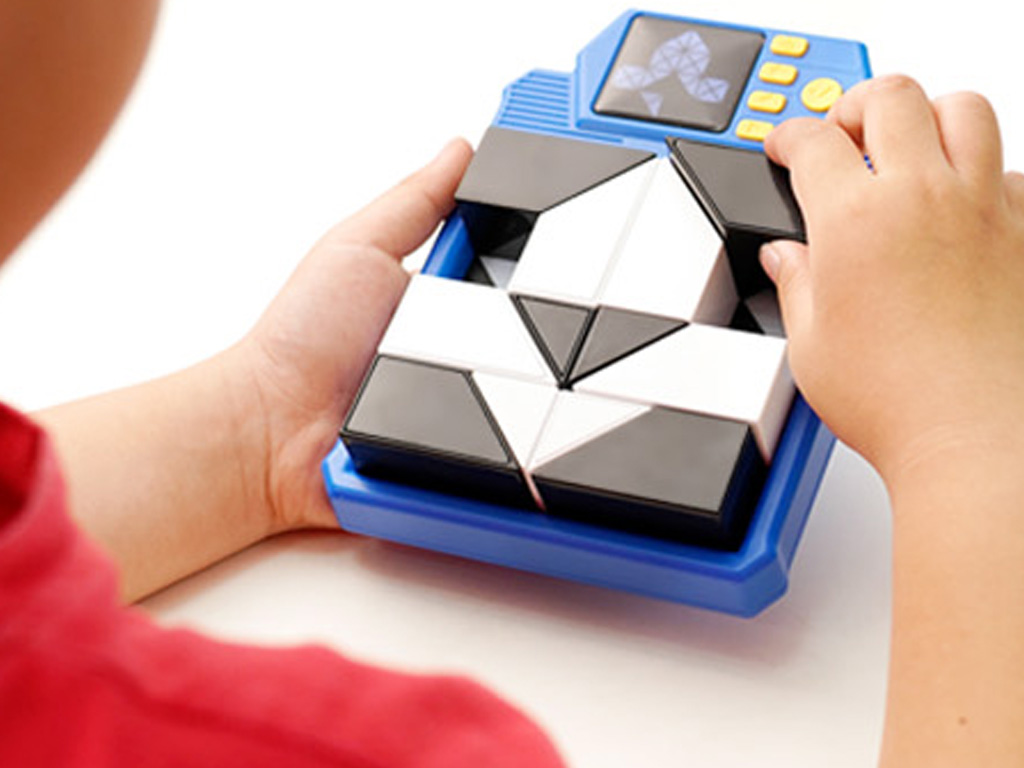 玩具也能学逻辑？智能隐藏积木三关220题